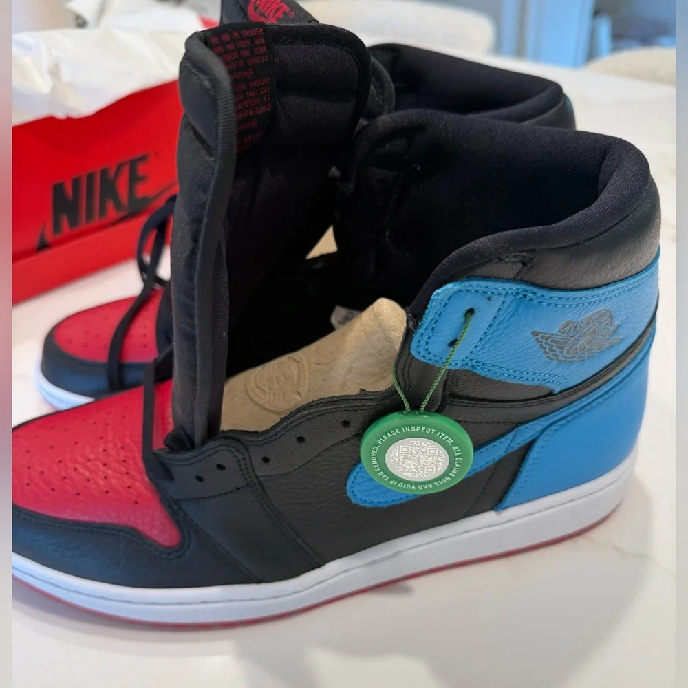 Nike women's - Red, Black, Blue - Picture 1 of 10
